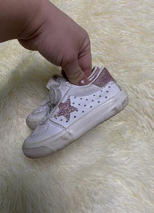 Кожаные шорты белые кеды кроссовки