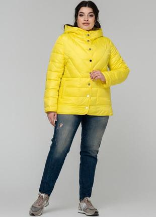 Женская куртка двухсторонняя прямого силуэта 50 р желтого цвета