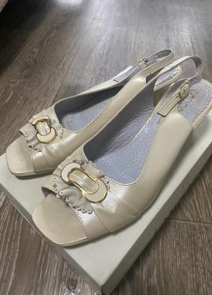 Боссоножки -туфли с натуральной  кожи