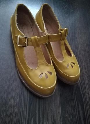 Фирменный желтые лаковые туфельки1 фото
