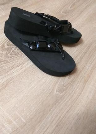 Вьетнамки от marks & spencer,37 размер