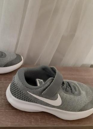 Легкі кросівки nike flex