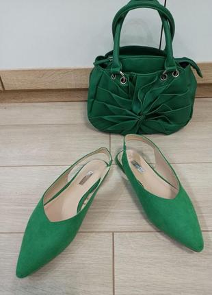 Мюлі босоніжки туфлі зеленого кольору з гострим носиком, primark. розмір устілки 23,5-24 см.