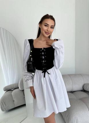 Сукня з корсетом