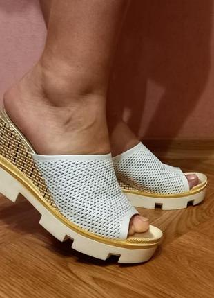Стильні шльопанці