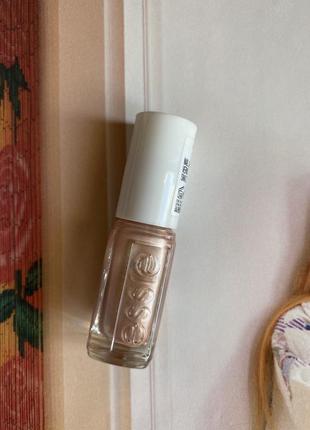 Новий лак для нігтів essie 82 buy me a cameo