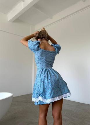 Нежное голубое платье украшенное кружевом10 фото