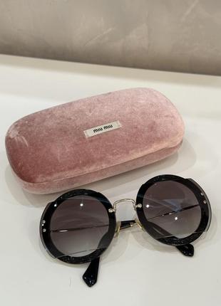 Оригинальные солнцезащитные очки miumiu.