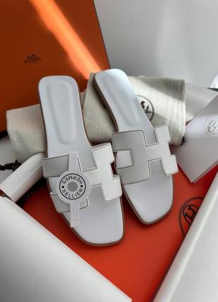 Шльопанці білі жіночі шкіряні в стилі hermes oran