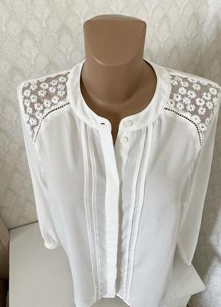 Красивая белая шифоновая блкза с вставками классическая блуза прямой крой6 фото