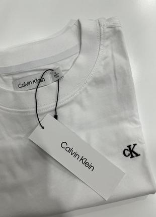 Футболка укорочена calvin klein  xs,  с, м 34 36 38 маломірить оригінал7 фото