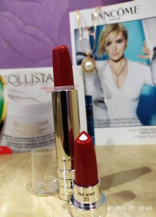 Помада clinique dramatically different lipstick ,тон 20 red alert