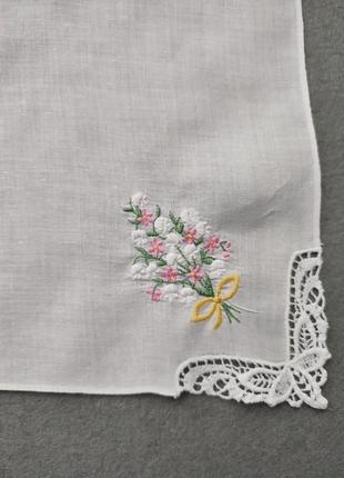 Батистый носовой платок  с вышивкой цветов и кружевом, ручная работа швеция,винтаж4 фото