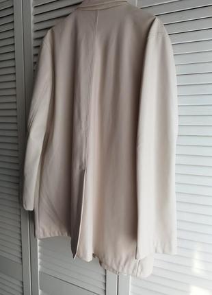 Подовжена куртка піджак з шкірозаміннику молочного кольору9 фото