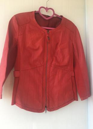 Красная кожаная курточка пиджак, натуральная кожа, приталенная, marc cain3 фото