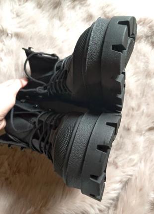 Нові стильні чоботи zara.  розмір 37.5 фото