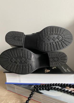 Кожаные черные ботльоны на удобном каблуке4 фото