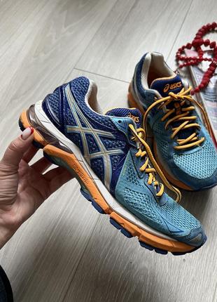 Крутые кроссовки asics