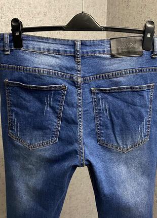 Голубые джинсы от бренда bohoo man4 фото