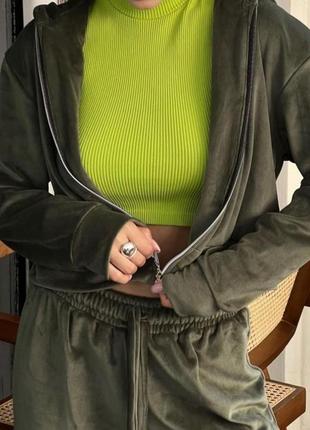 Спортивний костюм кльош штани хакі зіп вкорочена bases кофта велюр хакі палаццо2 фото