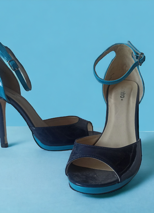 Элегантные темносине-голубые босоножки на высоком каблуке