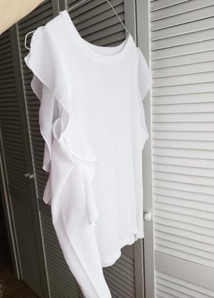 Белая блузка с двигателями на рукавах, кофточка с открытыми плечами.6 фото