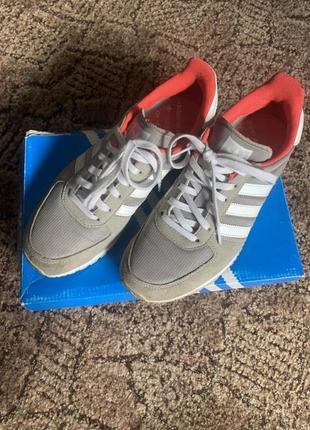 Кросівки адідас