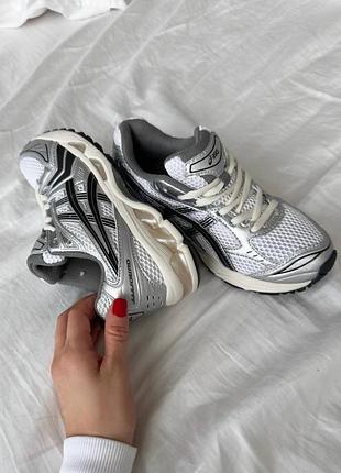 Une idée de lendroit ou on pourrait les trouver en ligne les Asics Valentines day8 фото