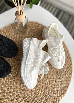 Лёгкие белые кроссовки, изи