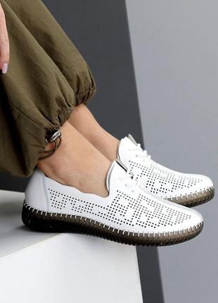 Білі жіночі туфлі мокасини кеди з наскрізною перфорацією з натуральної шкіри