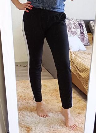 Брюки с белыми вставками1 фото