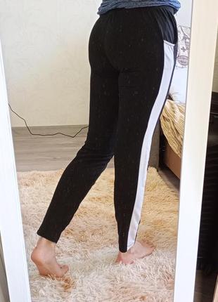 Брюки с белыми вставками3 фото