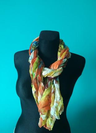 Актуальний жіночий шарфик
