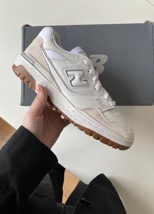 Кроссовки мужские/унисекс new balance 550 sneakers in white with gum sole1 фото