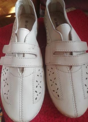 Inblu. кожаные новые туфли.