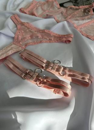 Женский комплект белья в сеточку (корсетный лиф+трусики) + подвязки розовый/черный8 фото