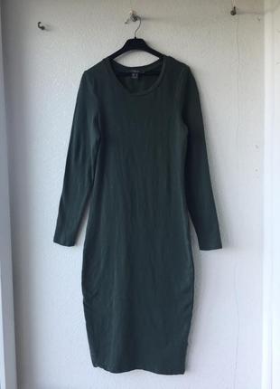 Трикотажне плаття на фігурі бомбезного кольору смарагдового хакі3 фото