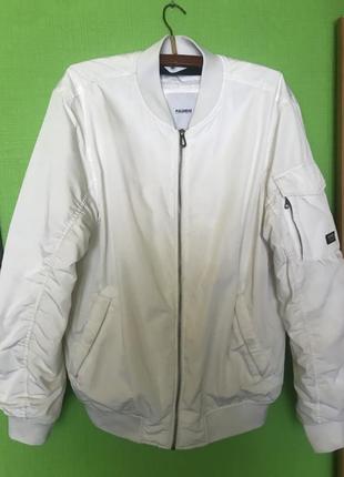 Бомбер білий pull&bear