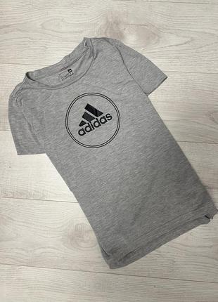 Оригінальна жіноча футболка adidas boxy logo tee2 фото