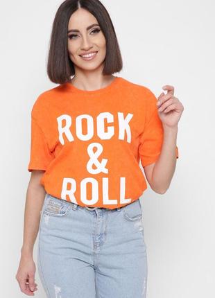 Оранжевая футболка с надписью rock &amp; roll3 фото