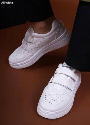 Белые кроссовки на липучках8 фото