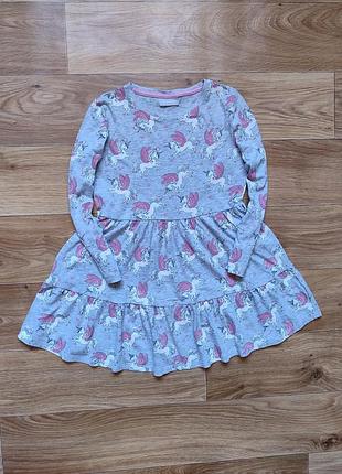 Красивое платье с рукавом