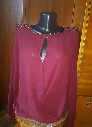 Распродажа! блузка оригинального кроя с шипами guess