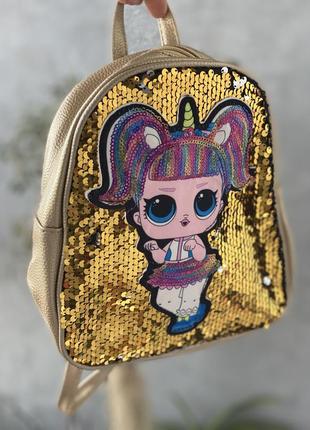 Золотистый рюкзак для девочки с куклой lol1 фото