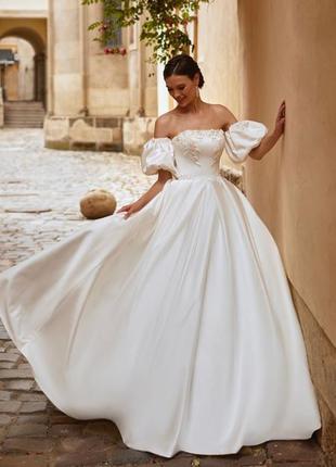 Весільна атласна сукня stella shakhovska1 фото