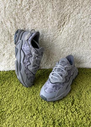 Кроссовки adidas ozweego