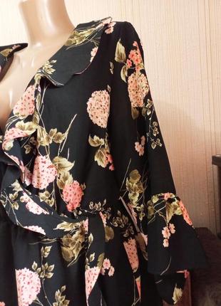 Яркое шикарное платье с глубоким декольте квітковий притн4 фото