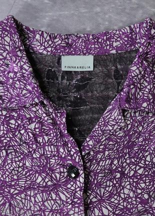 Женская приталенная структурная рубашка finnkarelia. черно-белый градиент с фиолетовым рисунком, серебрянные линии, вышитые цветы. retro vintage7 фото