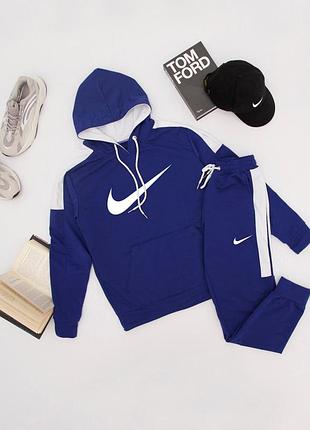 Весенний спортивный костюм