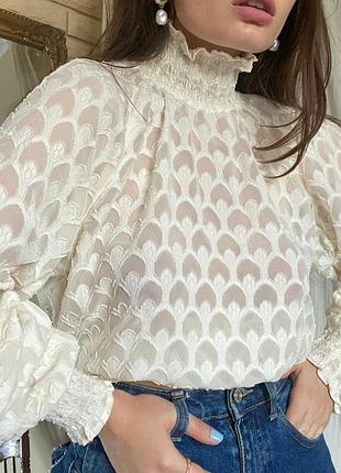 Блуза жатка з об'ємними рукавами молочного кольору h&m